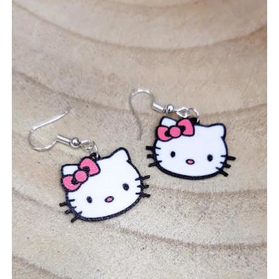 Hello kitty Temalı Renkli Figürlü Plastik Küpe - Hafif ve Eğlenceli Tasarım