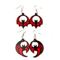 Kırmızı Siyah Yarasa Temalı Renkli Figürlü Plastik Küpe - Hafif ve Eğlenceli Tasarım